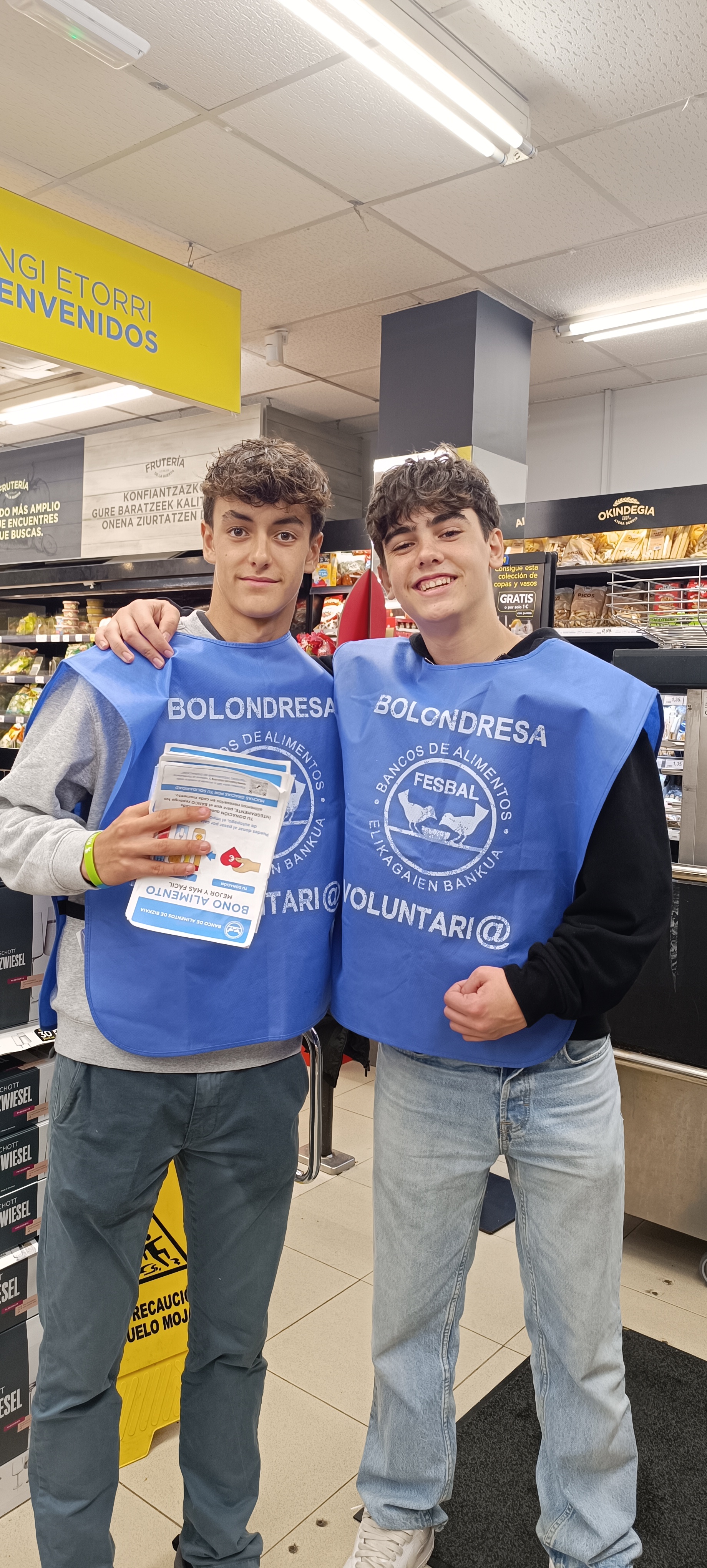 Nuestros alumnos colaboran con la Gran Recogida del Banco de Alimentos